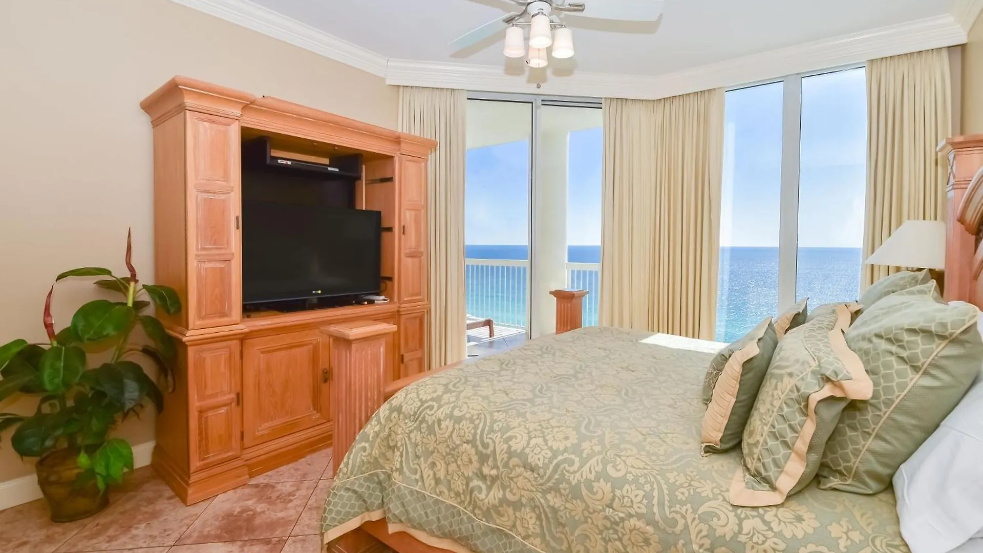 Silver Beach Towers W1703 Destin Apartment